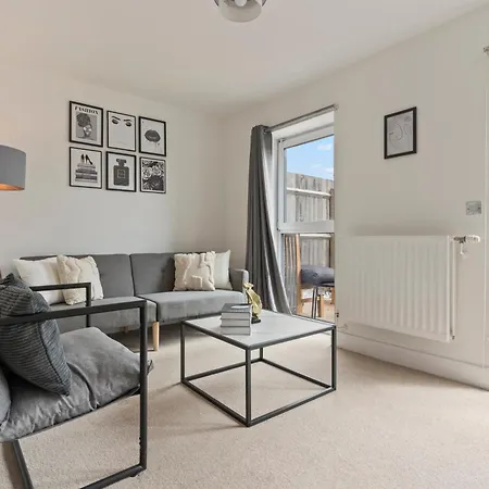 Spacious And Comfy 3 Bedroom House In Centre Apartment