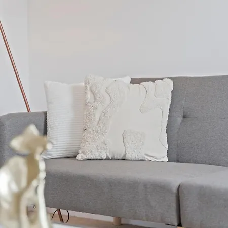 Apartment Spacious And Comfy 3 Bedroom House In Centre