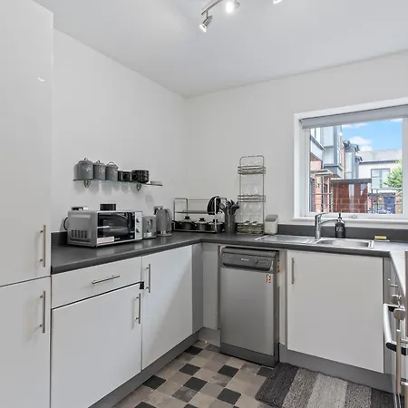 Spacious And Comfy 3 Bedroom House In Centre Birmingham
