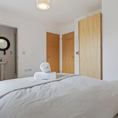 Apartment Spacious And Comfy 3 Bedroom House In Centre *