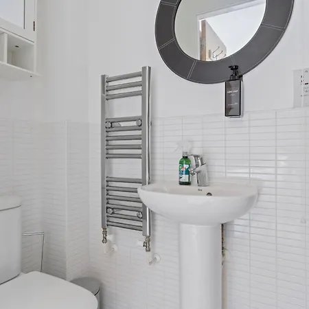 Apartment Spacious And Comfy 3 Bedroom House In Centre *
