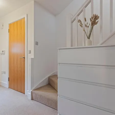 Spacious And Comfy 3 Bedroom House In Centre Apartment Birmingham